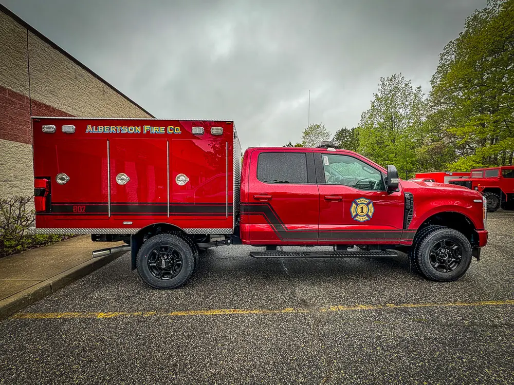 Passenger-side profile with body compartments closed.