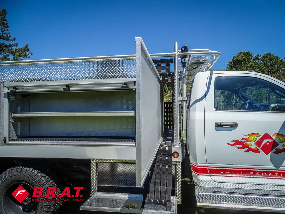 Narrow side bay open next to rear rack post.