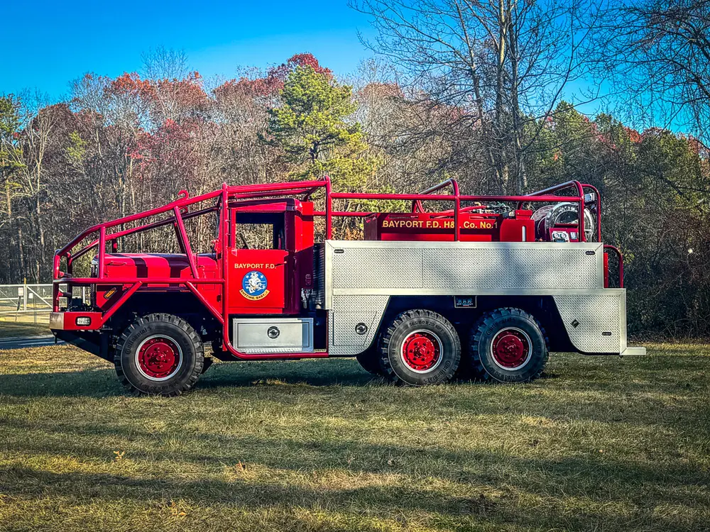 Left-side profile view of the truck with open rail structure.
