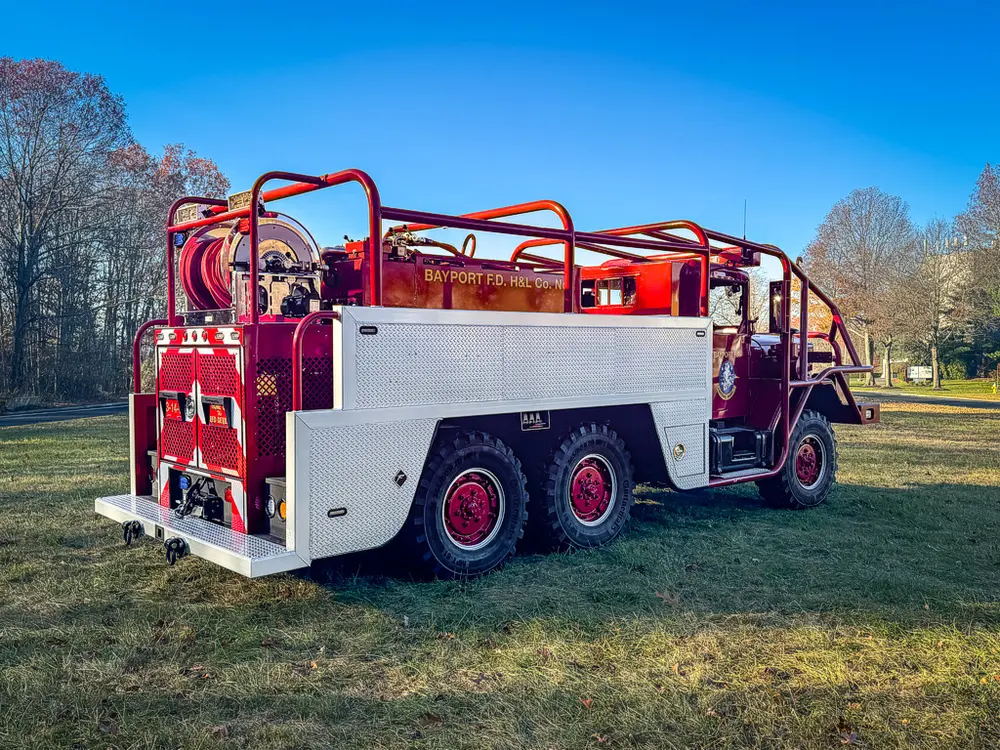 Rear-right three-quarter view of the truck body and open framework.