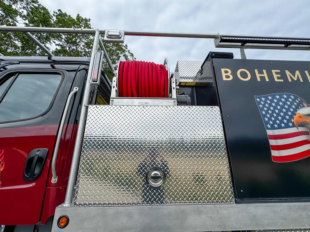 Wheel, tire, and suspension detail on apparatus, photo 218 of 303.