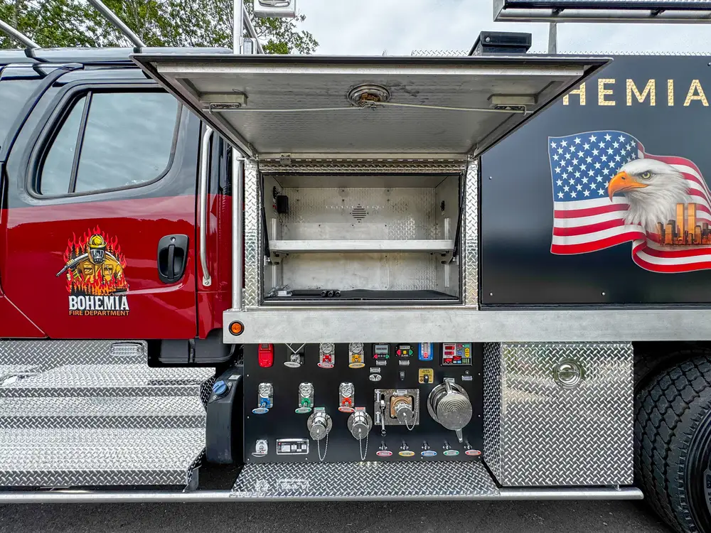 Diamond-plate body trim and step detail outdoors, photo 219 of 303.