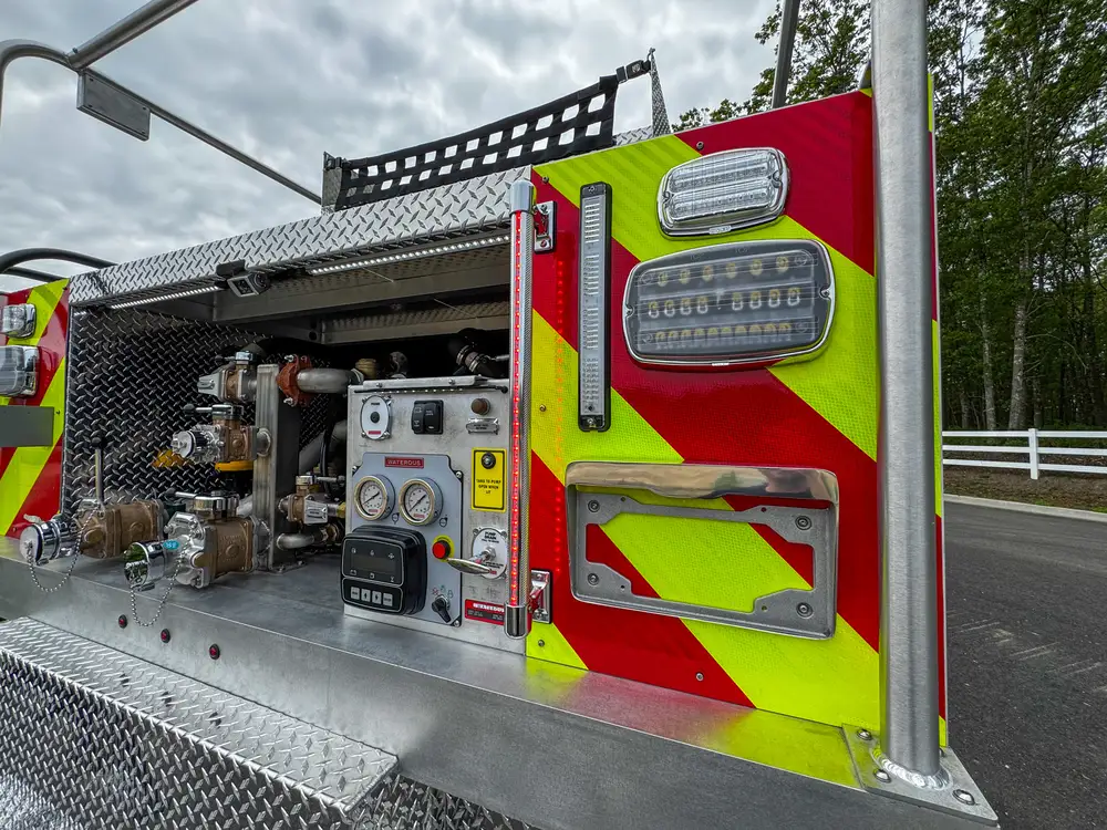 Wheel, tire, and suspension detail on apparatus, photo 238 of 303.