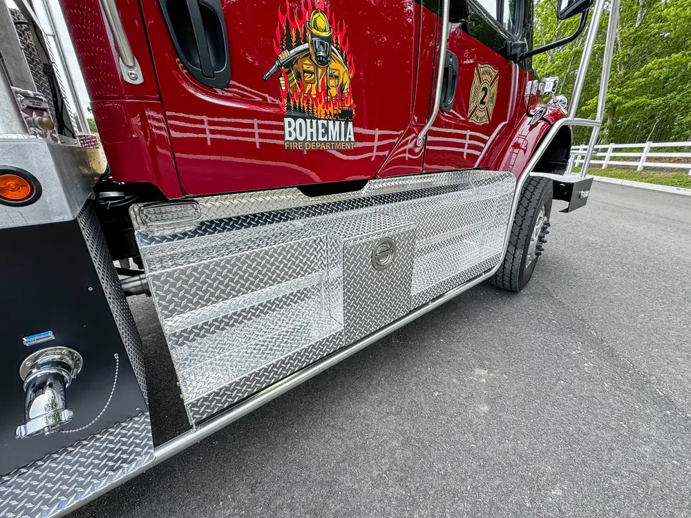 Wheel, tire, and suspension detail on apparatus, photo 248 of 303.