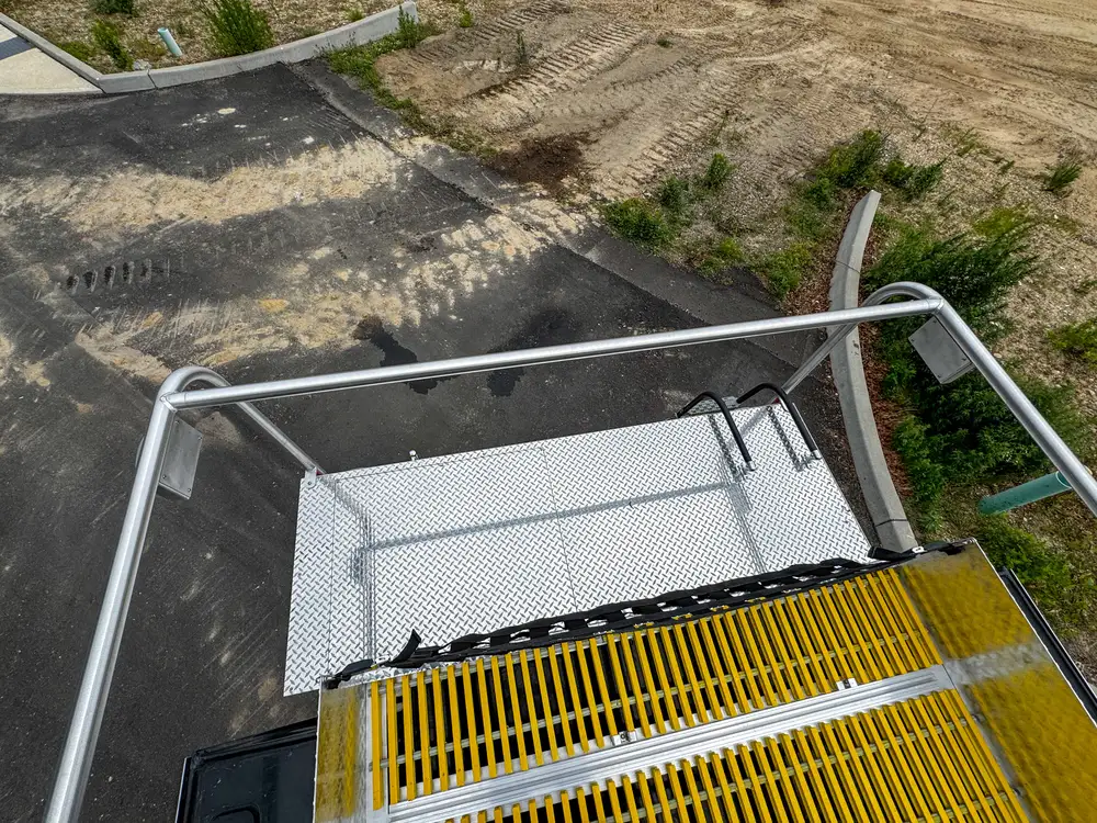 Head-on front view showing bumper and grille, photo 263 of 303.