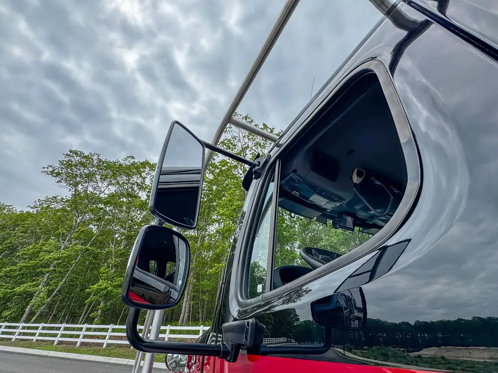 Rear or rear-quarter exterior view of apparatus, photo 274 of 303.