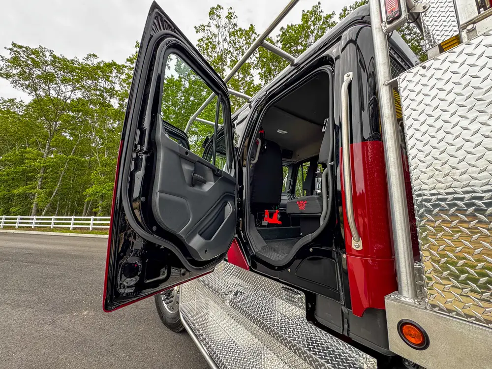 Wheel, tire, and suspension detail on apparatus, photo 278 of 303.