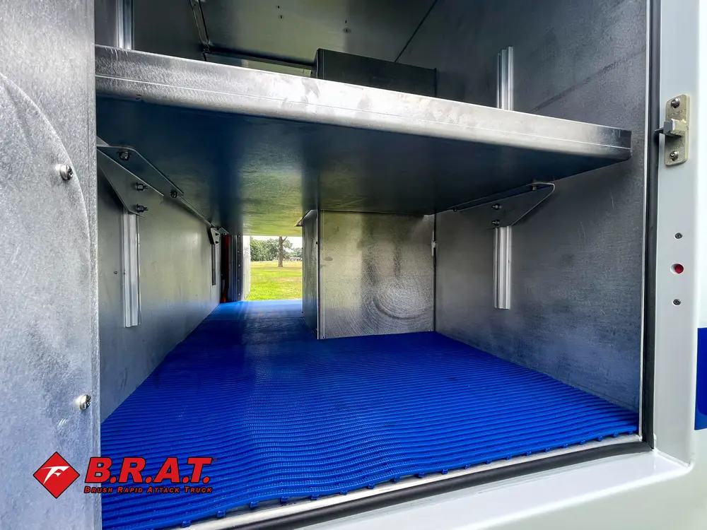 Lower shelf and floor detail in deep side compartment.