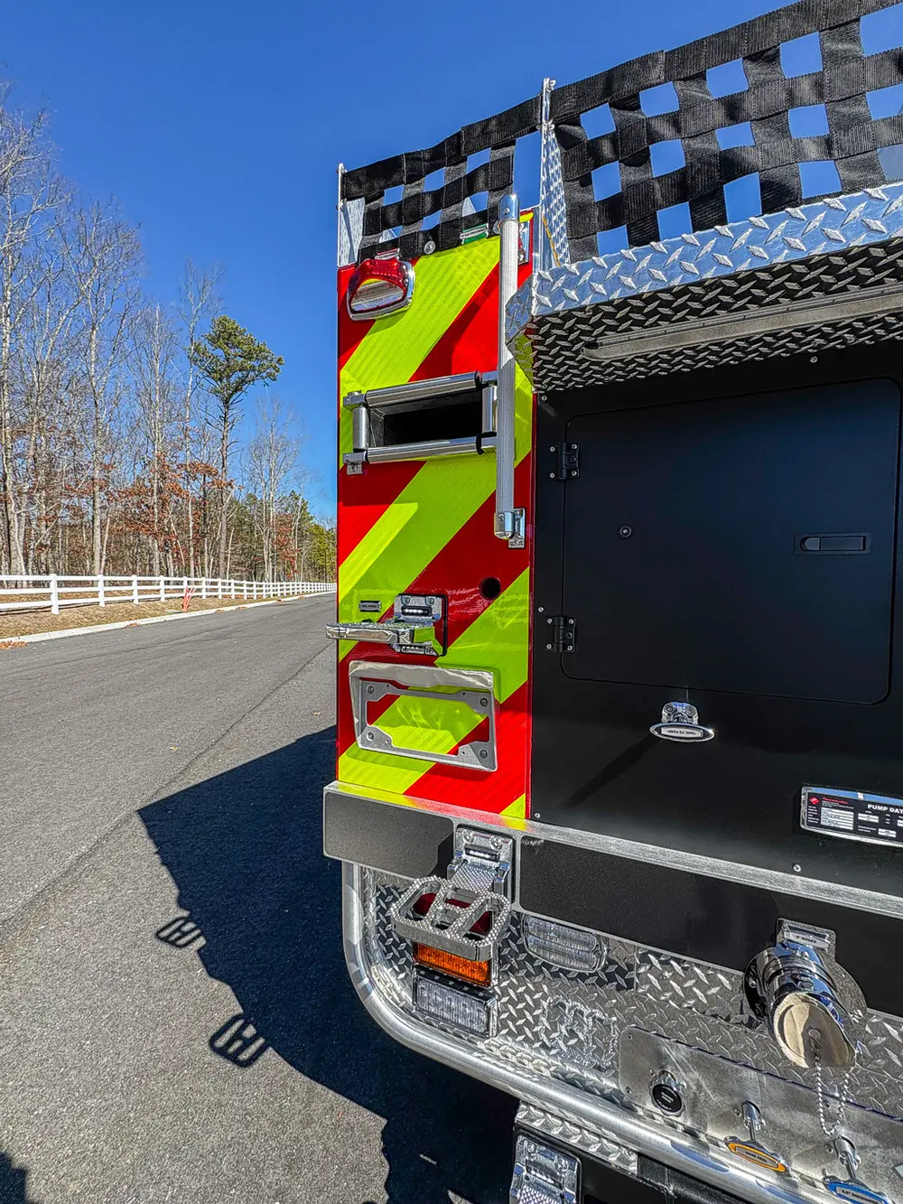 Open rear side compartment on the right with empty interior.