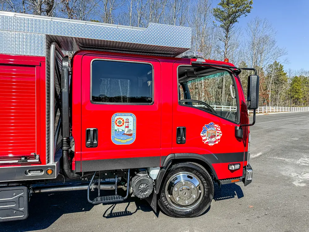 Left-side cab and body profile with red roll-up doors.