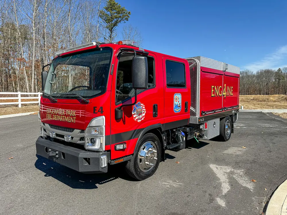 Front-right three-quarter view of the truck parked on pavement.