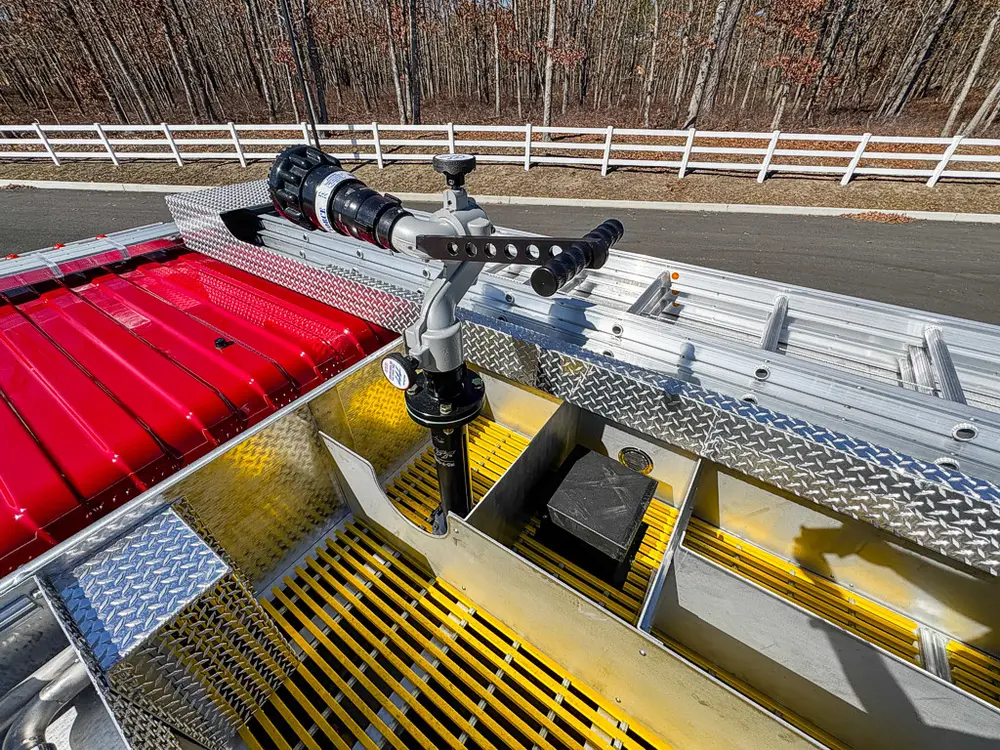 Deck monitor and top walkway close-up from the opposite side.