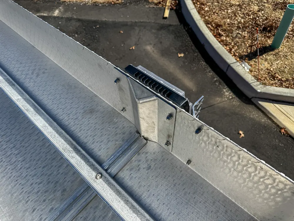 Top deck corner close-up with metal trim and mounting points.