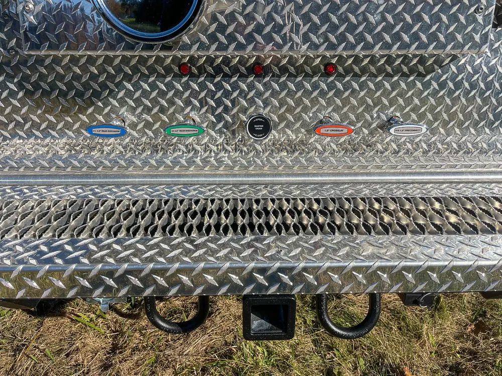 Lower rear diamond-plate panel with labeled connection points.