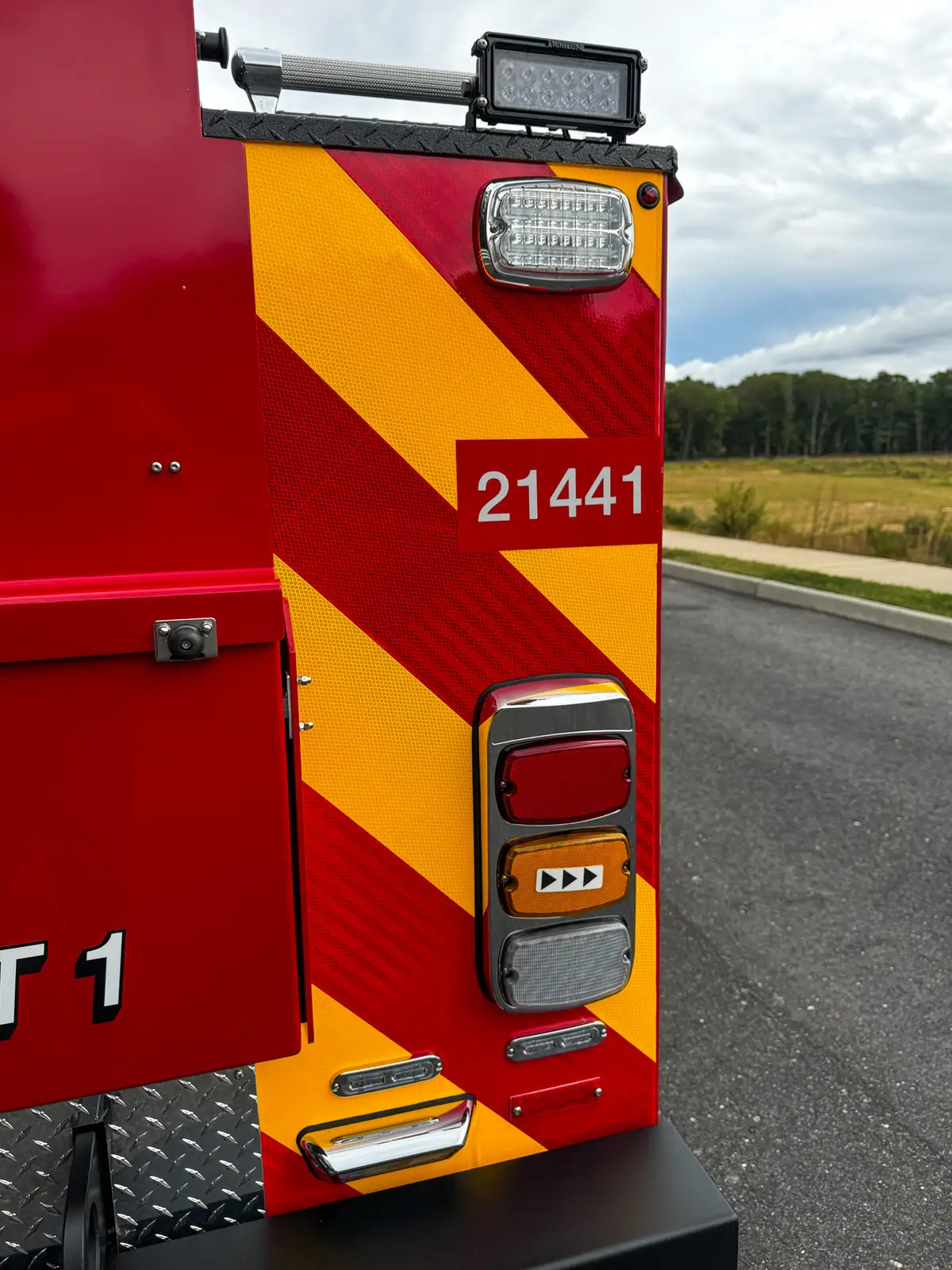 Rear corner close-up with taillight and unit number.