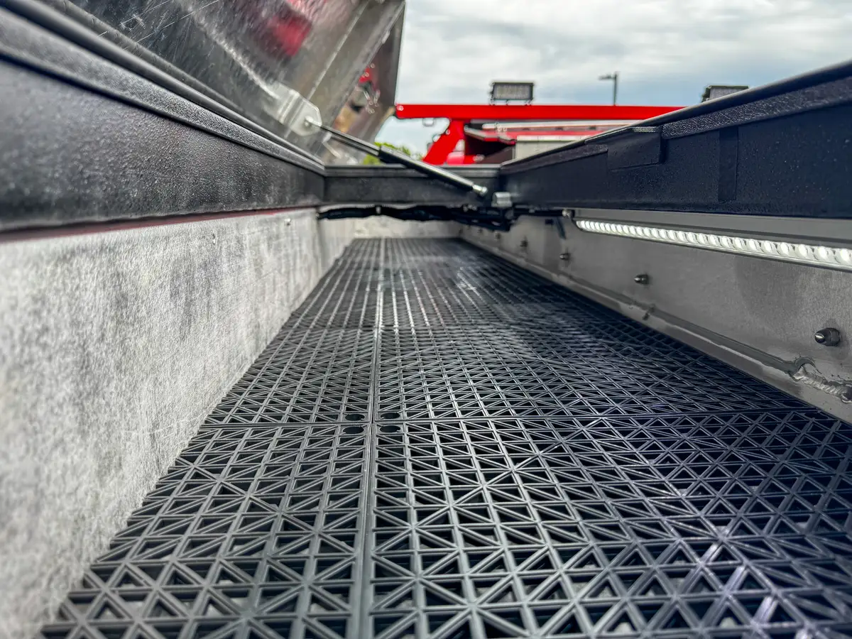 Long grated channel view down the bed side.
