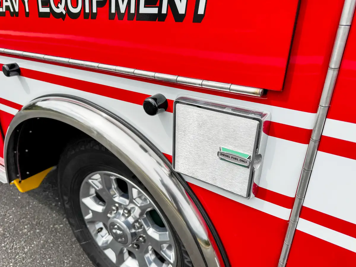 Fuel door and side outlet panel above rear wheel.