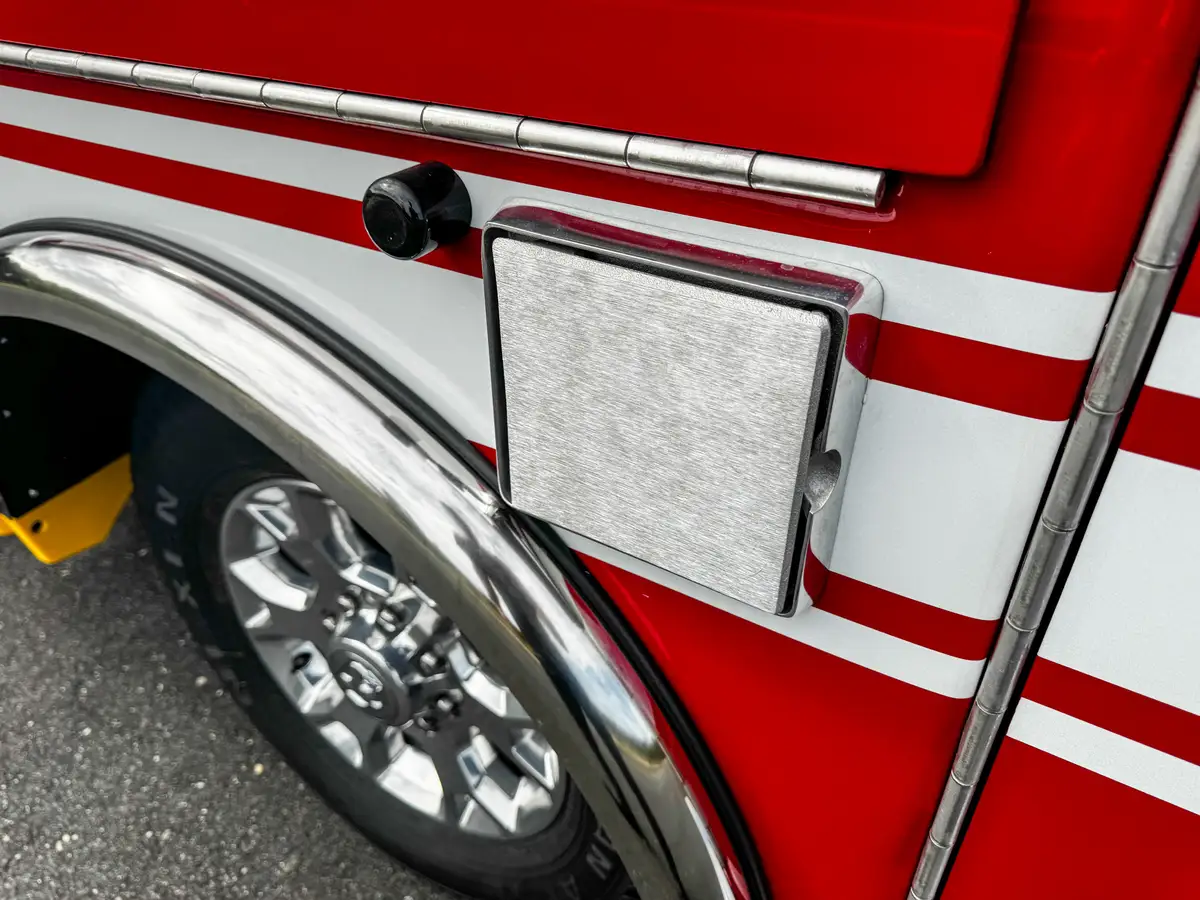 Fuel door and side outlet port on lower body panel.