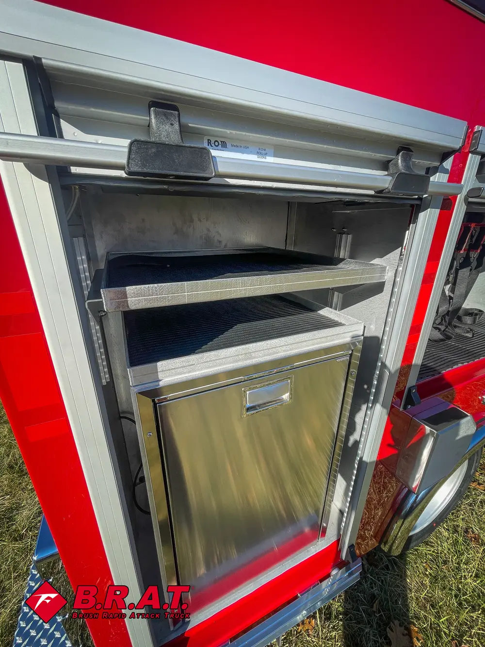 Open side compartment with two horizontal shelves and lower drawer.