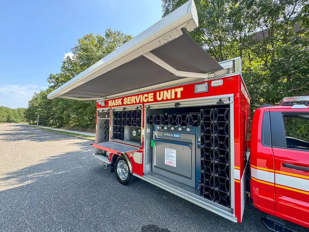 Left-side open setup with awning and multiple compartments exposed.