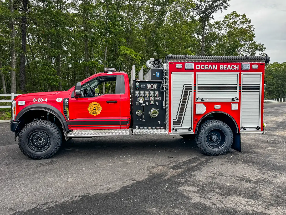 Pump panel with controls on brush truck body, photo 5 of 179.