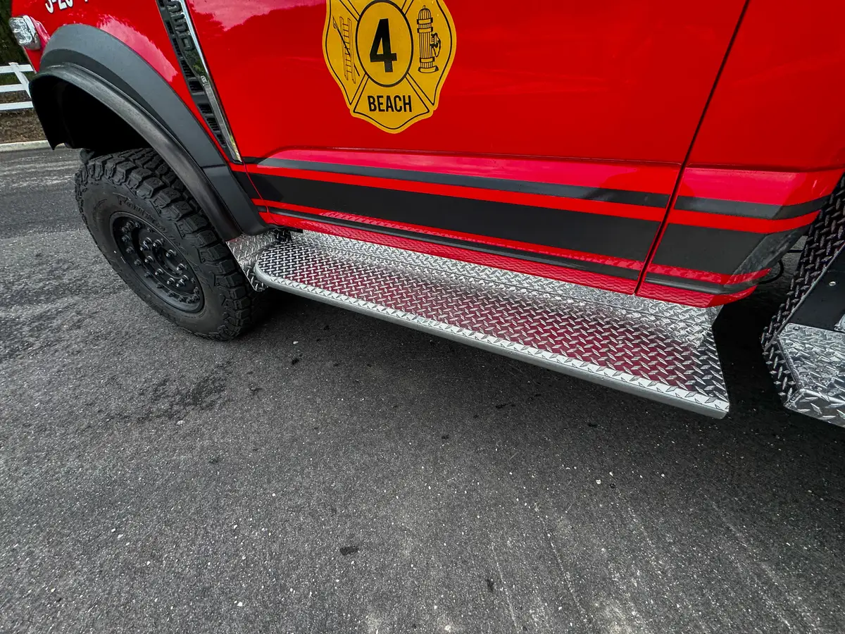 Open side compartment on brush truck body, photo 16 of 179.