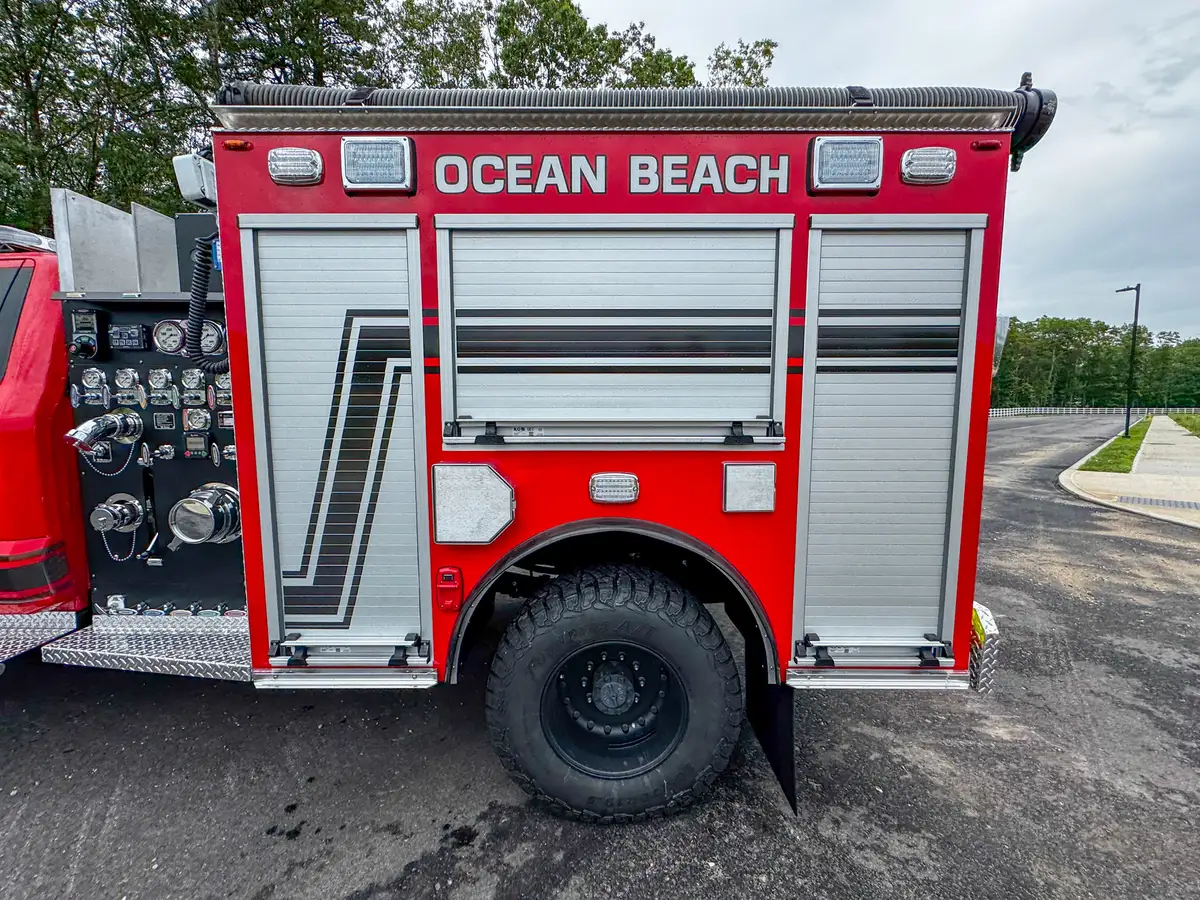 Diamond-plate step and body trim detail, photo 19 of 179.