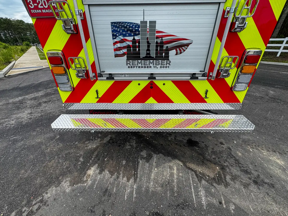 Diamond-plate step and body trim detail, photo 29 of 179.