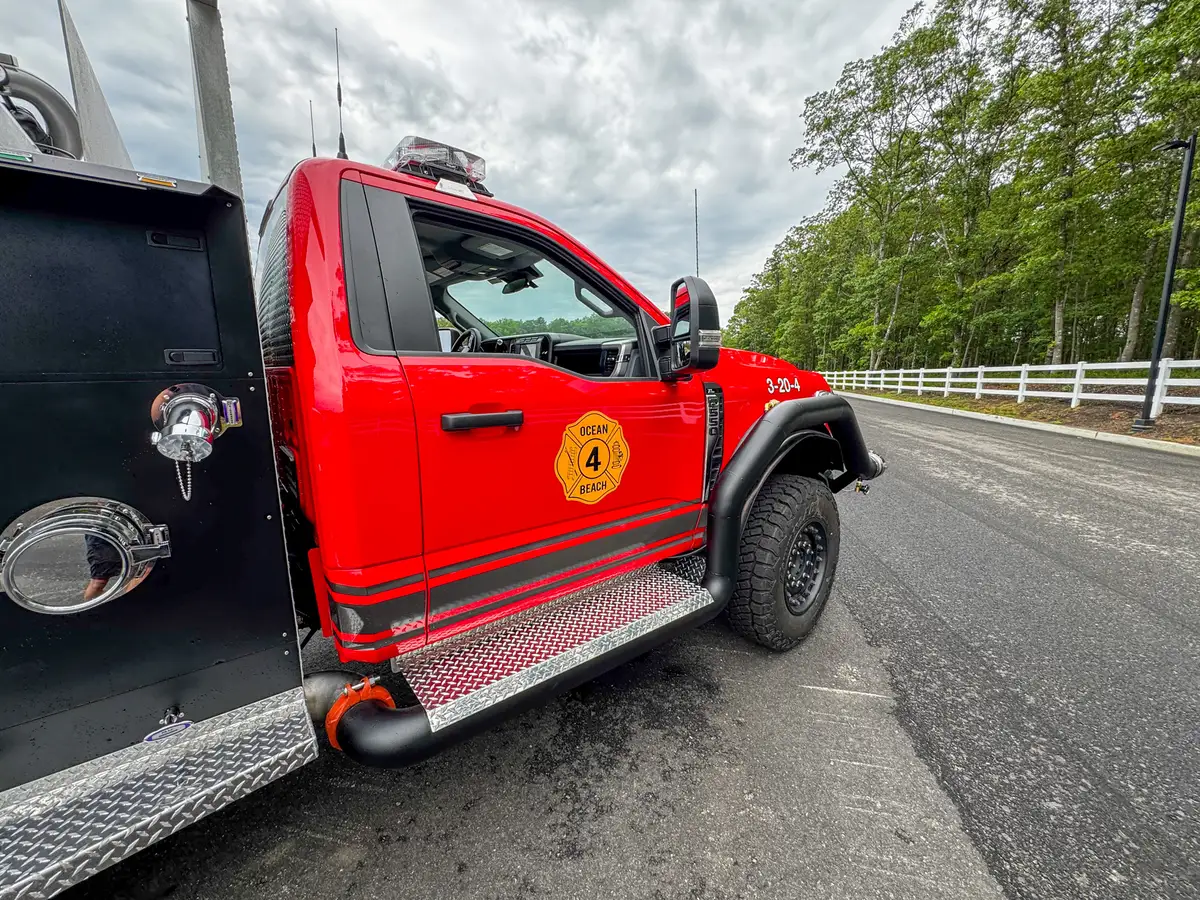 Open side compartment on brush truck body, photo 56 of 179.