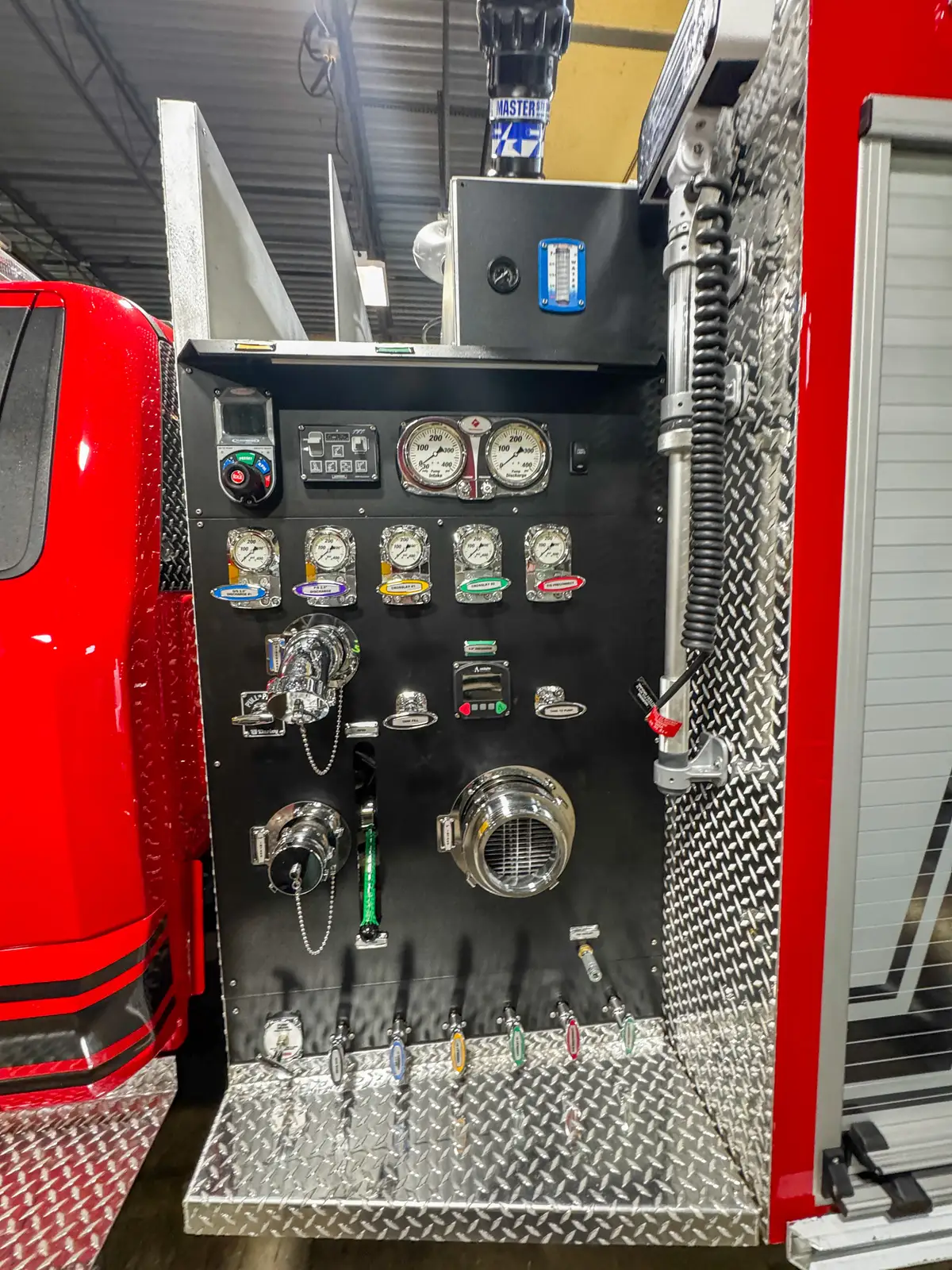 Red body panel installed on apparatus module, photo 73 of 179.