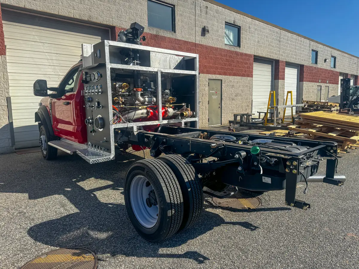 Red body panel installed on apparatus module, photo 103 of 179.