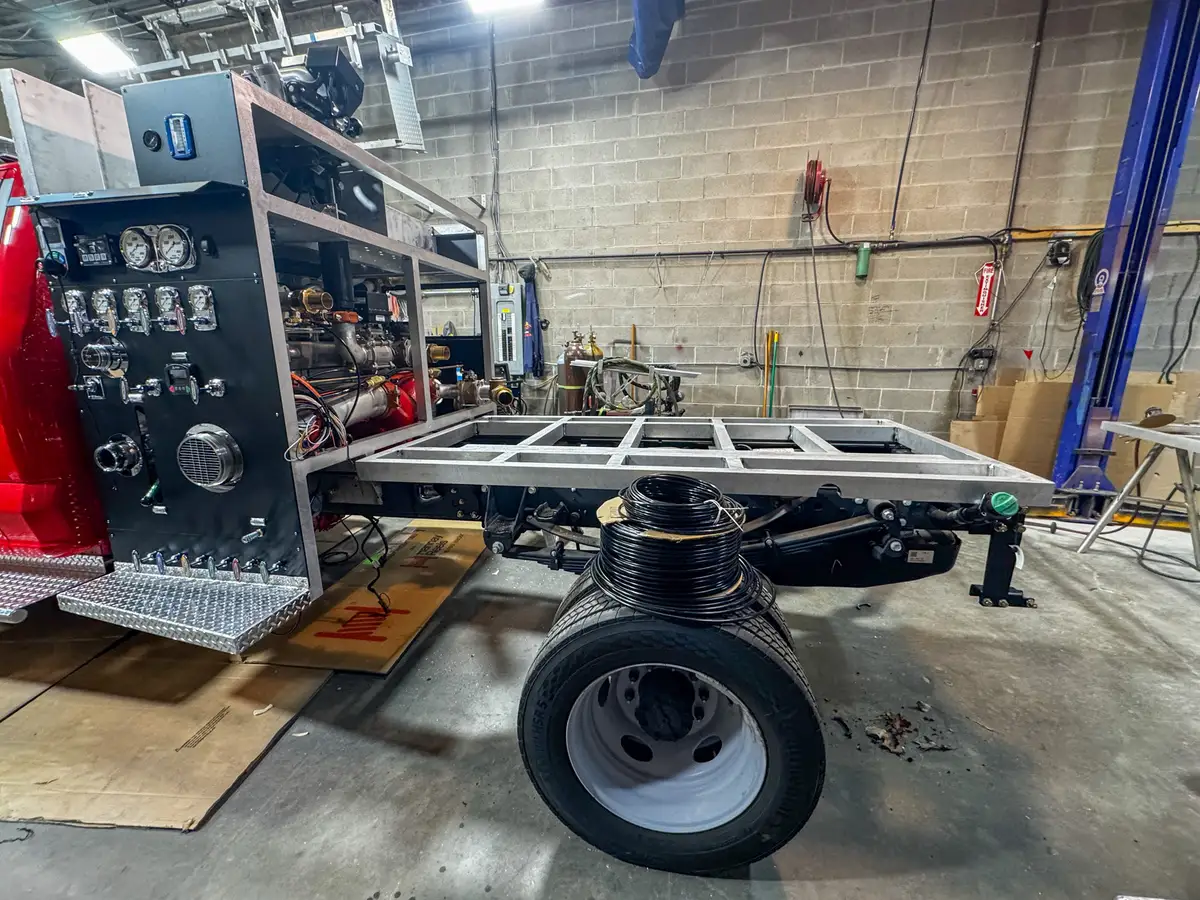 Red body panel installed on apparatus module, photo 113 of 179.