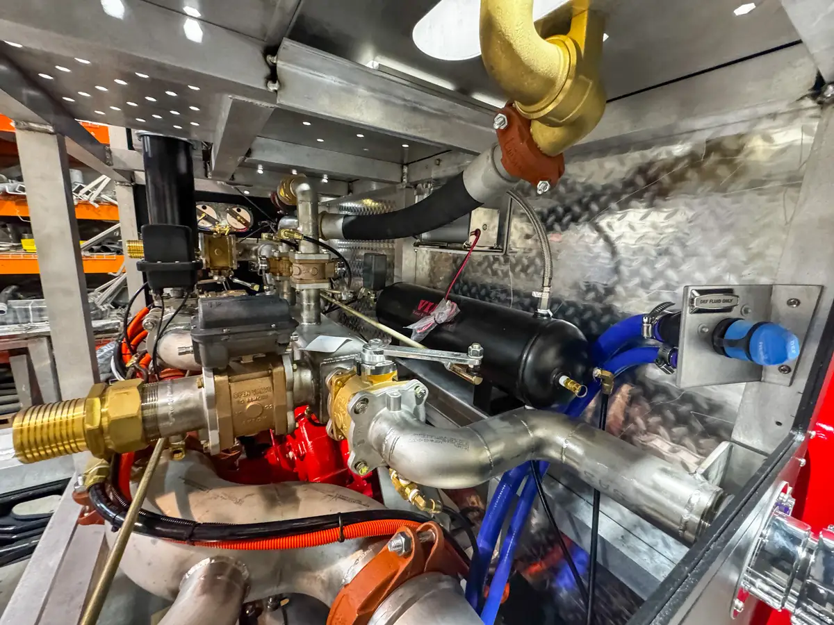 Pump plumbing and valves inside body compartment, photo 124 of 179.