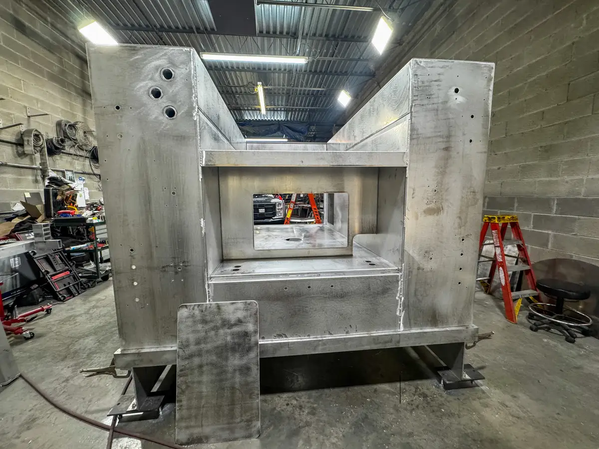 Red body panel installed on apparatus module, photo 133 of 179.