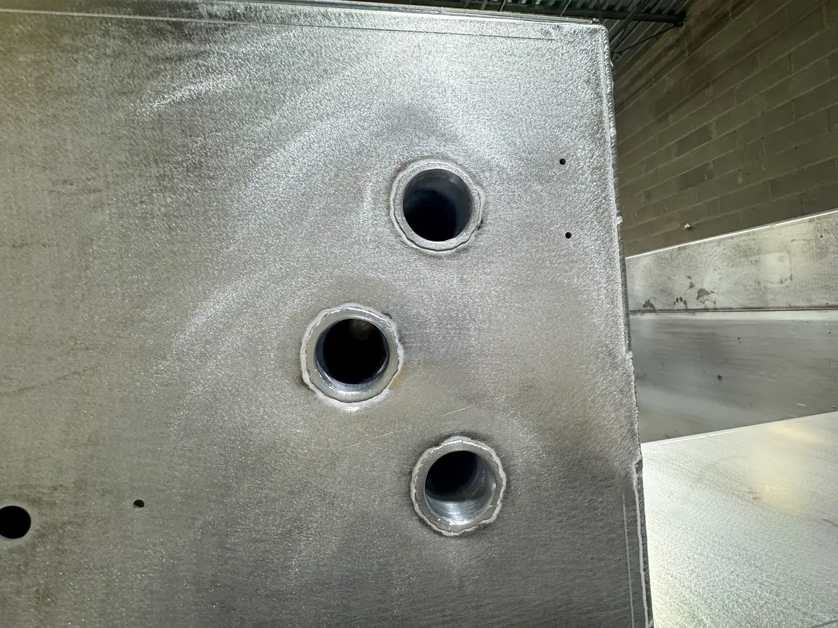 Pump plumbing and valves inside body compartment, photo 134 of 179.