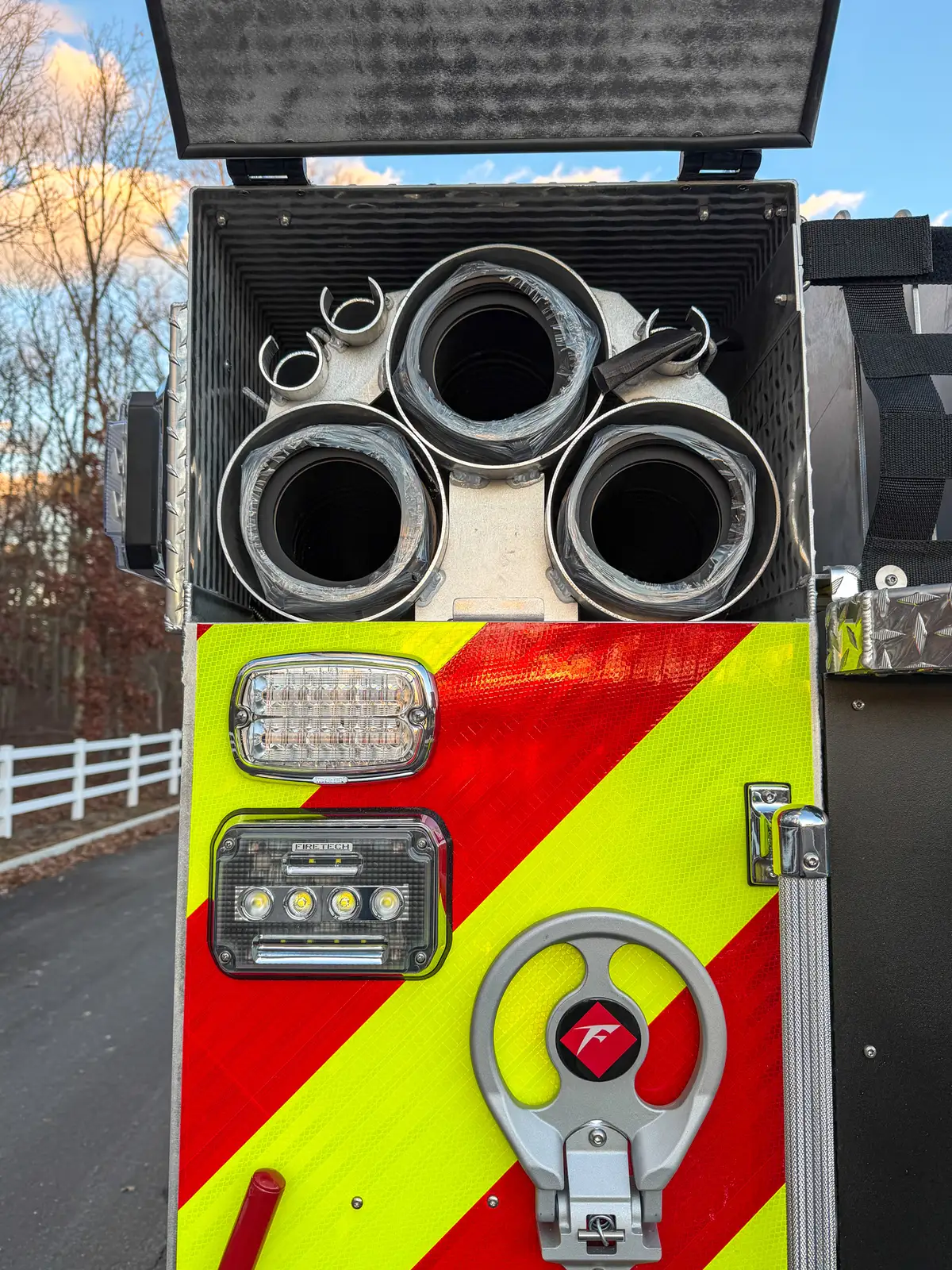 Rear corner light cluster with dual circular discharge ports.