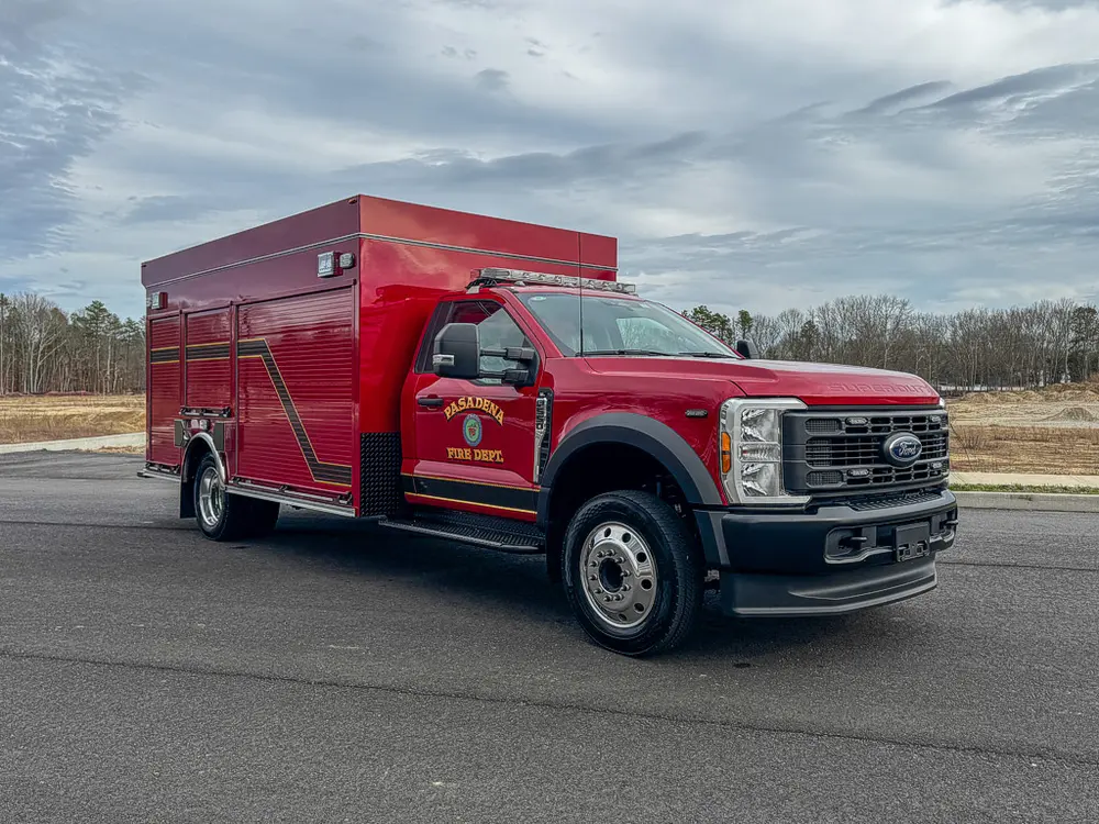 Front-right exterior view of BRAT truck parked outdoors.
