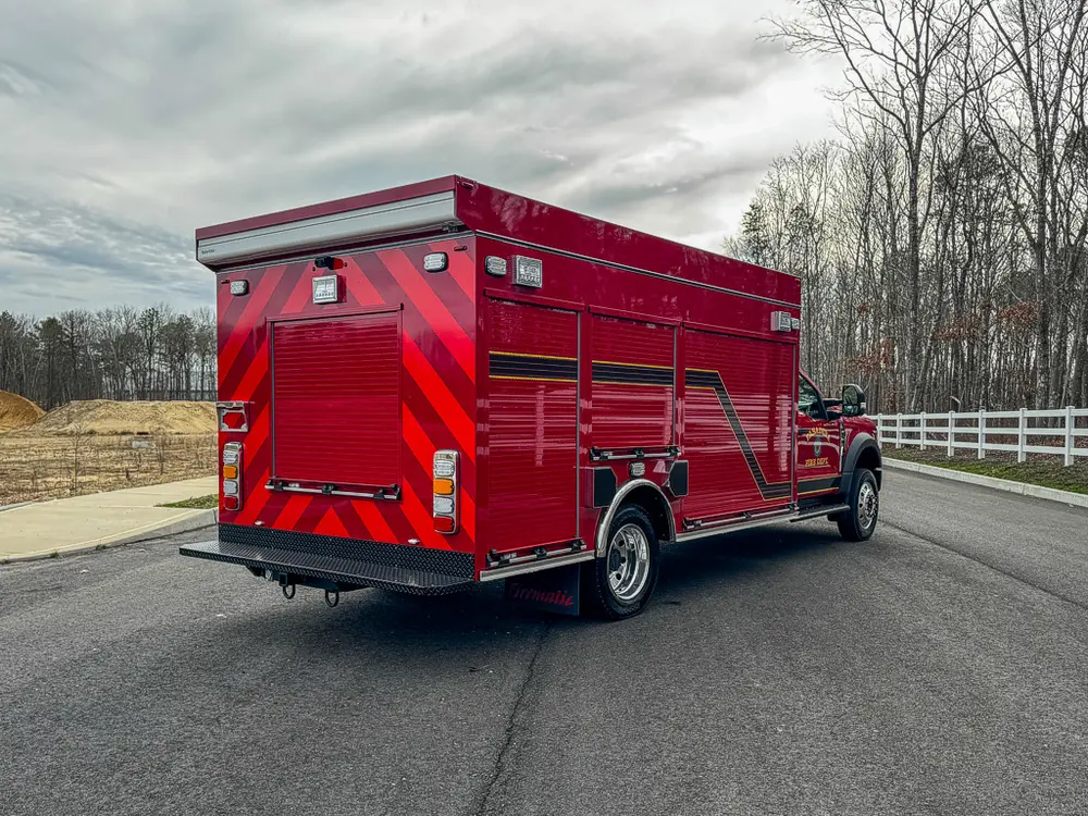 Rear-right exterior view with side body and rear step bumper.