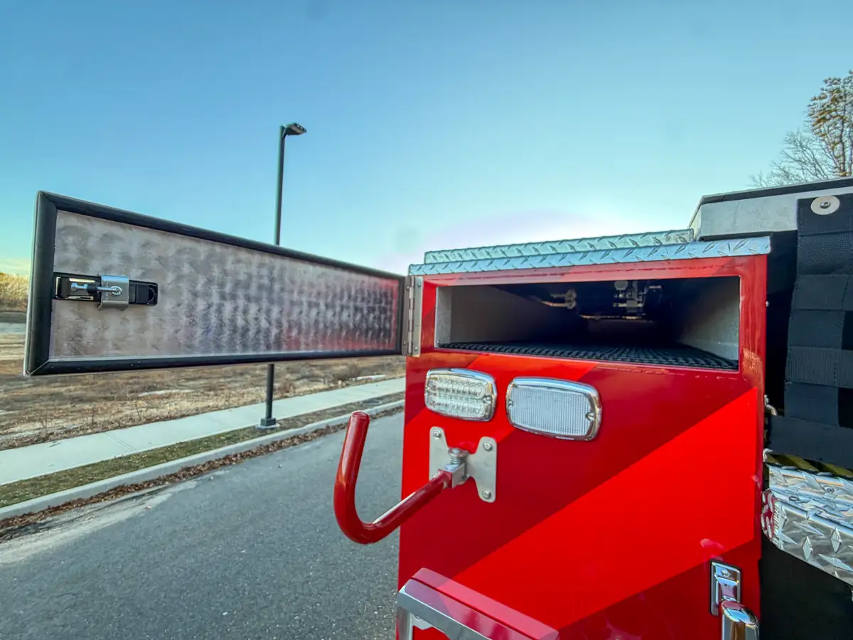 Upper rear side compartment open with long horizontal storage space.