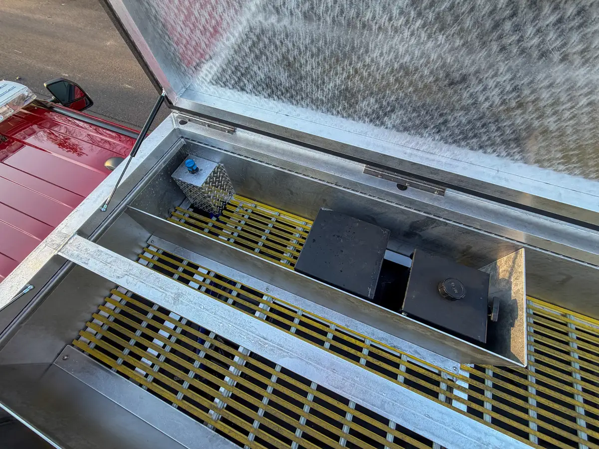Top tank compartment close-up showing baffles and small equipment box.
