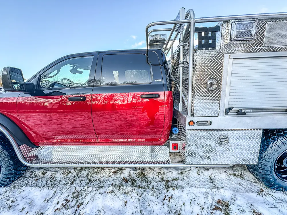 Right-side profile of the cab and utility body with compartments closed.