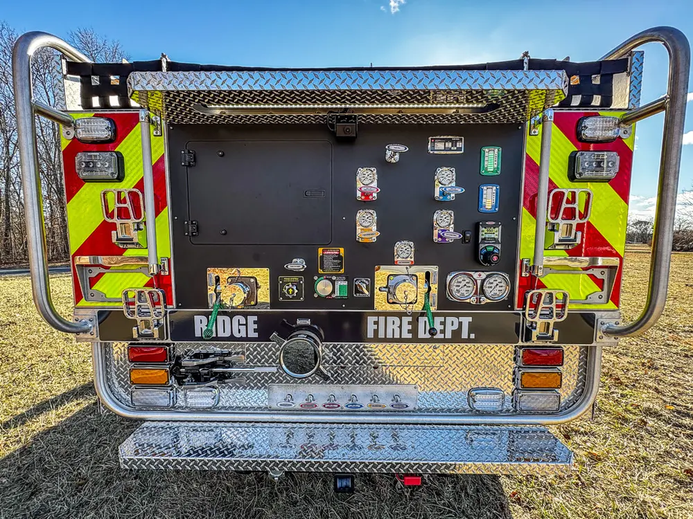 Straight rear view of the pump panel framed by chevron-striped rear corners.