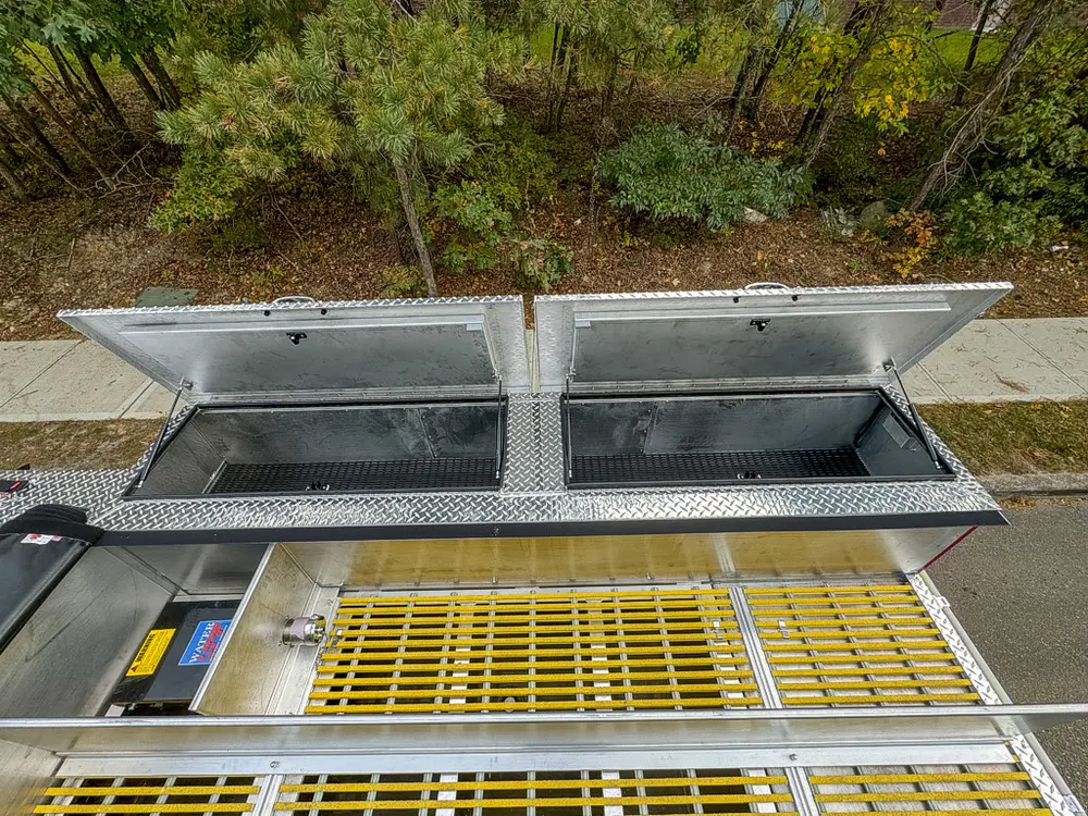 Dual top hatches open over central deck compartments.