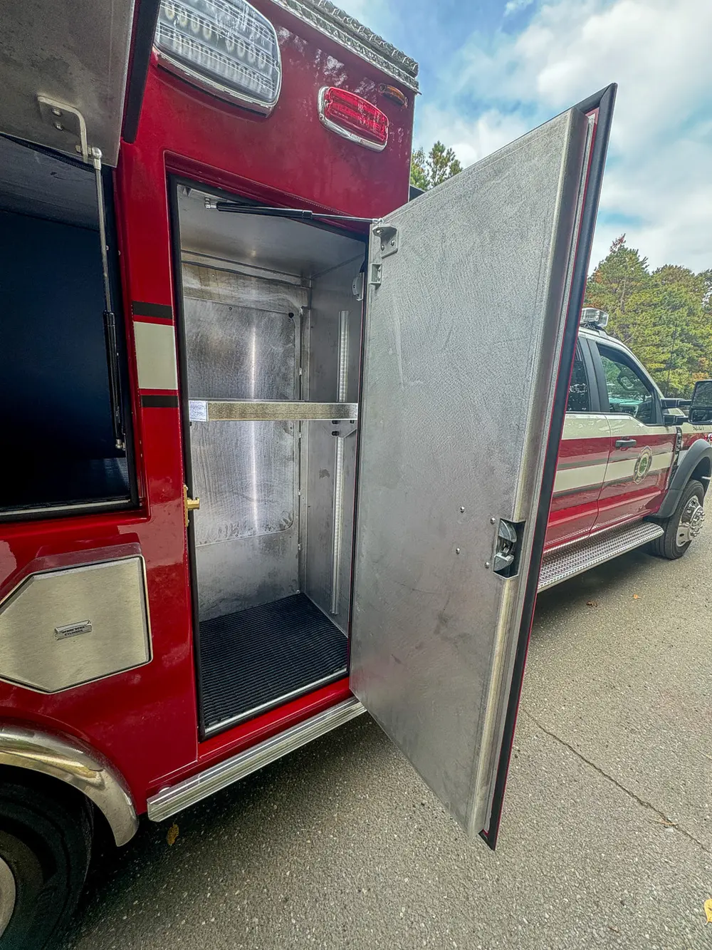 Narrow vertical side compartment open with deep interior channel.