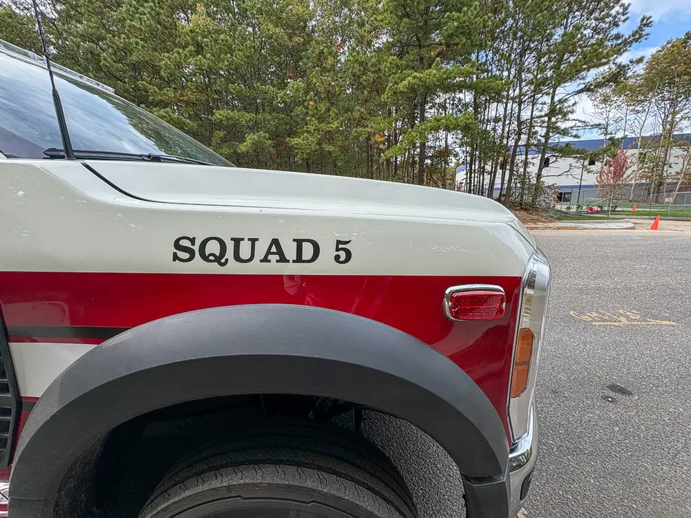 Side body close-up with Squad 5 lettering over rear wheel arch.