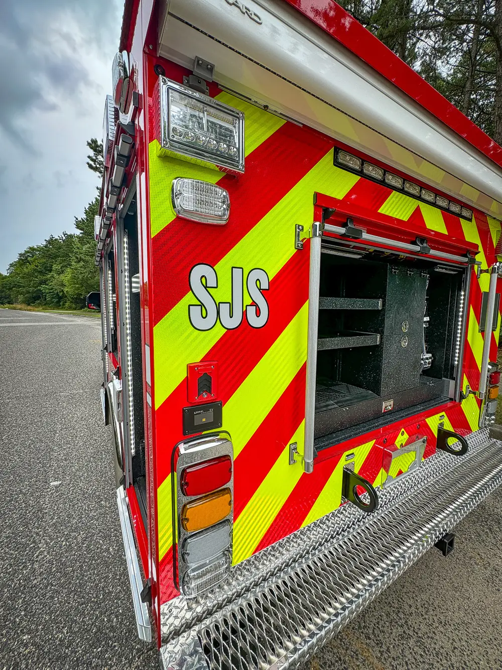 Rear-left corner close-up with open compartment and shelves.