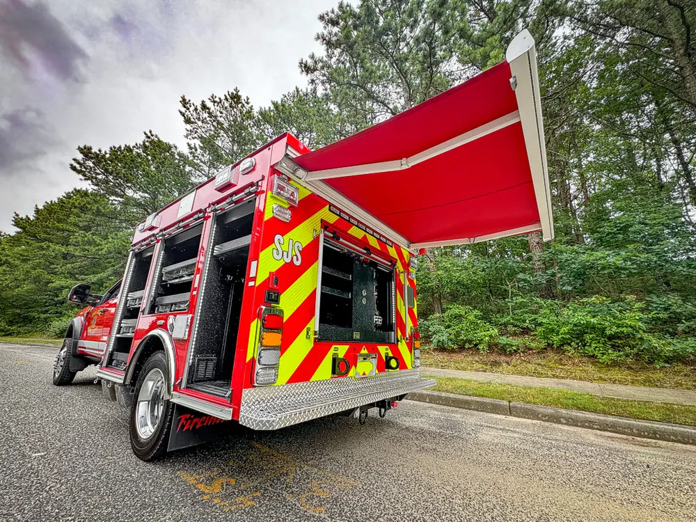 Rear-right angle with hatch raised and side compartments open.