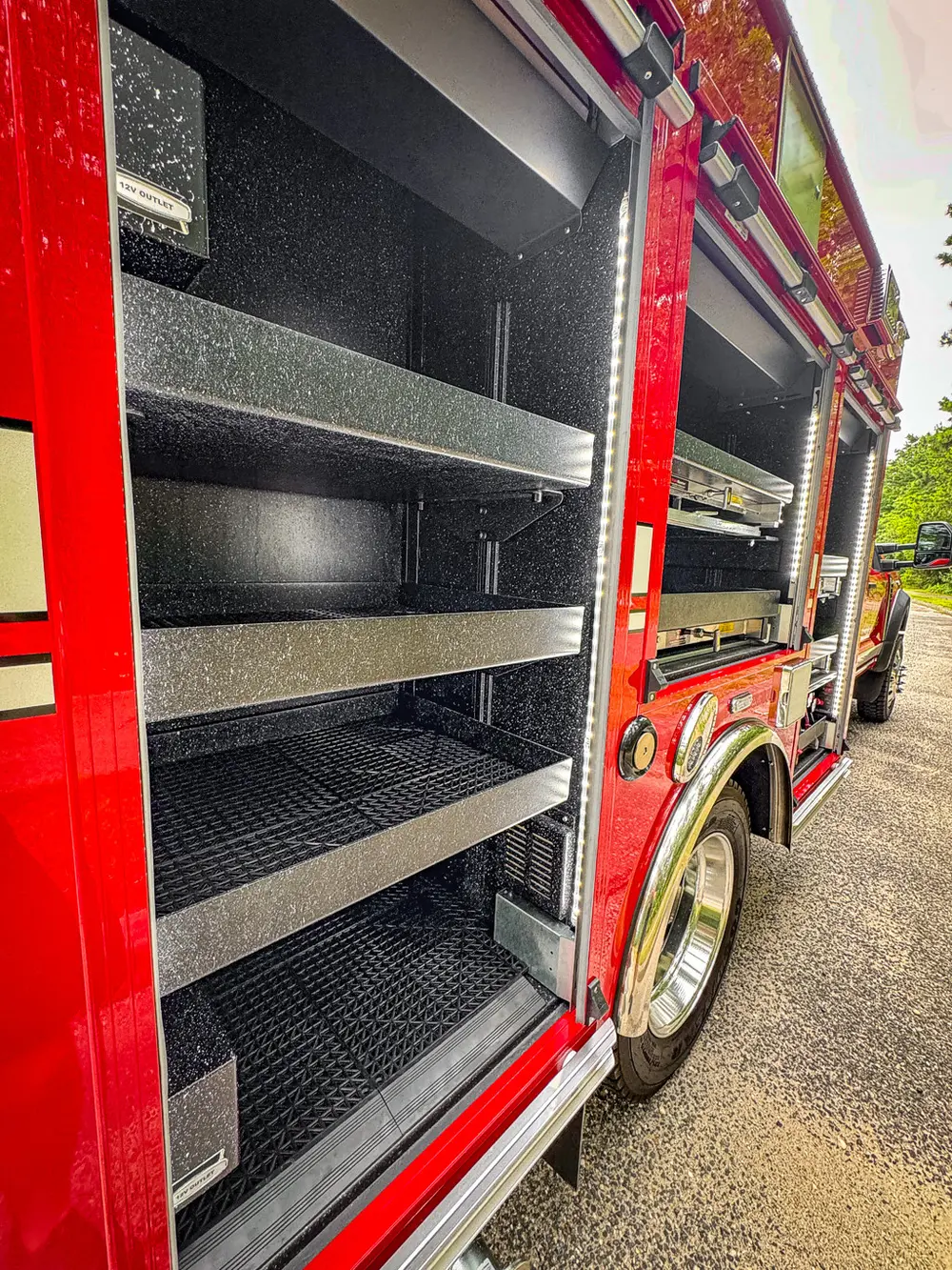 Right-side open compartment with stacked shelves and empty bay.