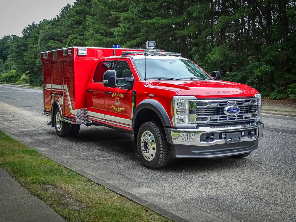 Front-right three-quarter view with grille and side body visible.