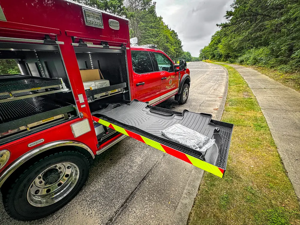 Open side bay with full-width tray extended from lower compartment.